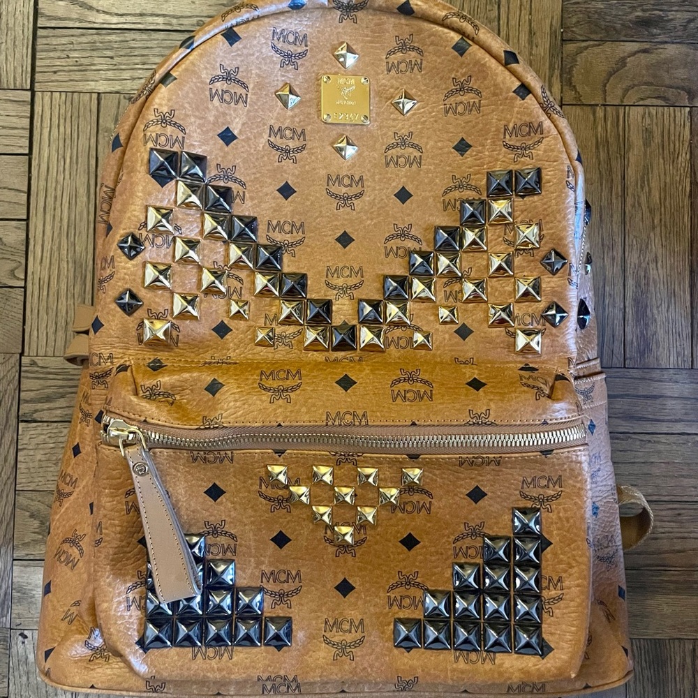 SOLD 🚫 MCM Stark Visetos Studded Backpack (Large)